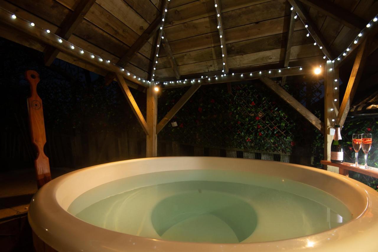 East Cottage * Wood Burning Hot Tub * Garden Сент-Ендрюс Екстер'єр фото