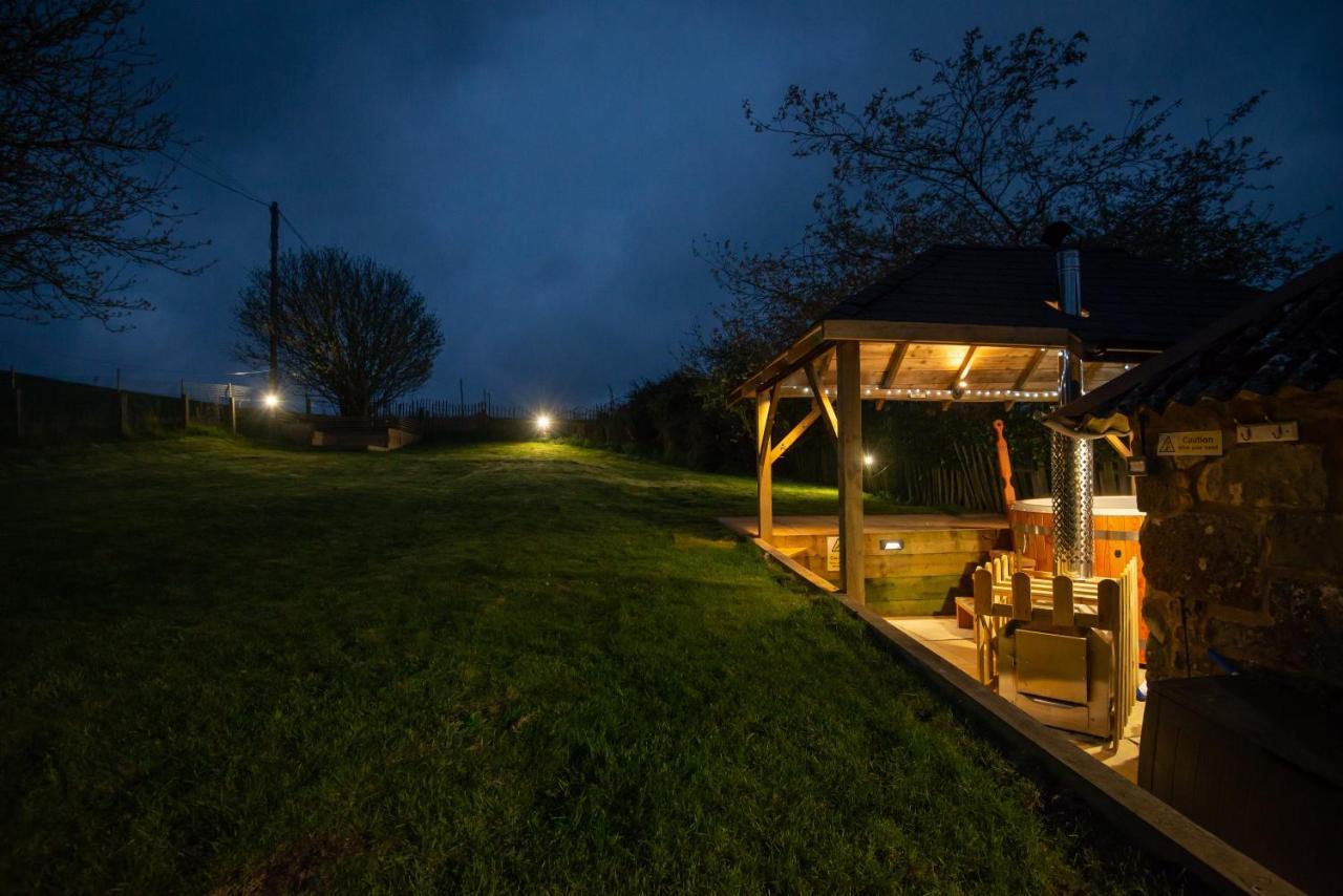 East Cottage * Wood Burning Hot Tub * Garden Сент-Ендрюс Екстер'єр фото