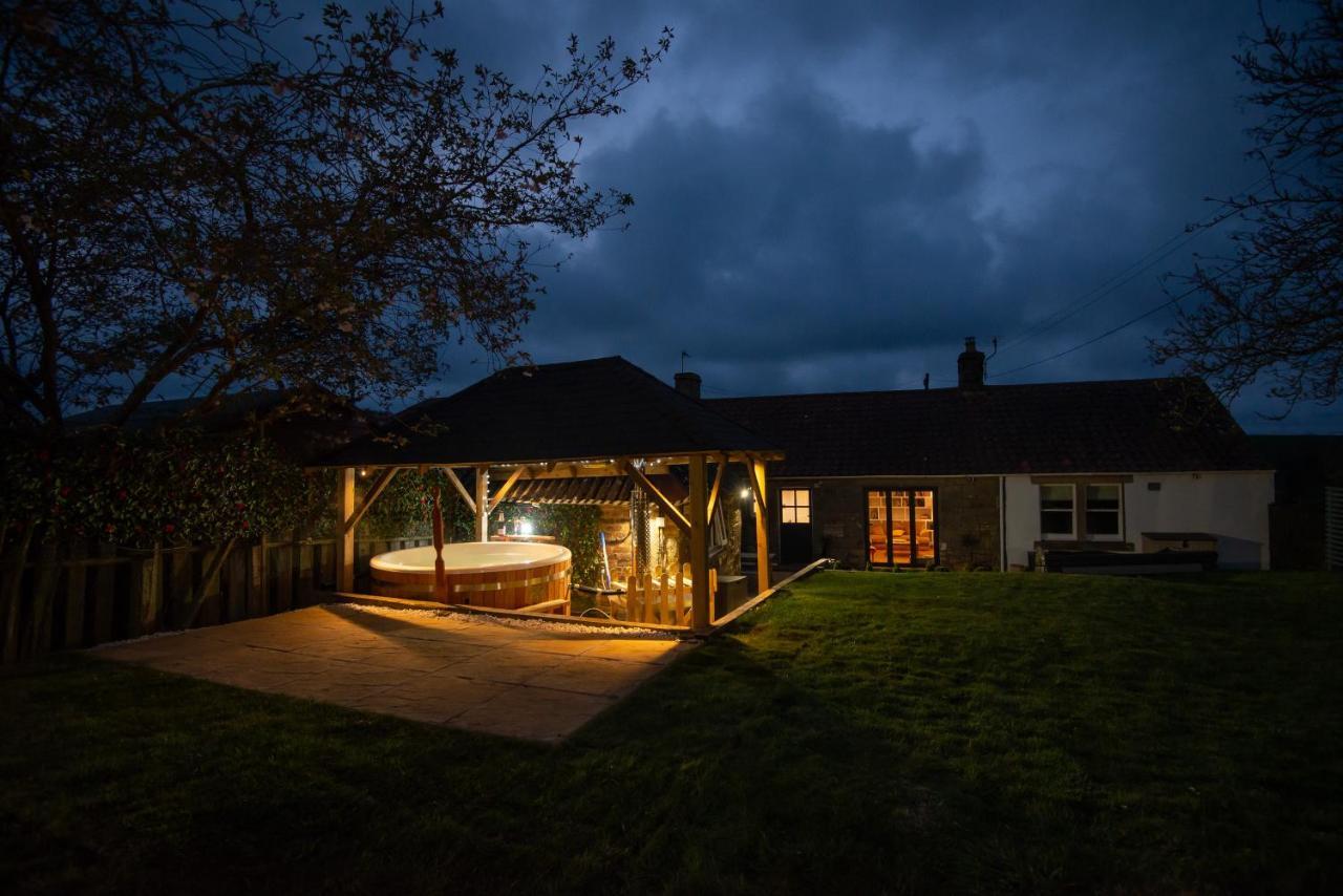 East Cottage * Wood Burning Hot Tub * Garden Сент-Ендрюс Екстер'єр фото